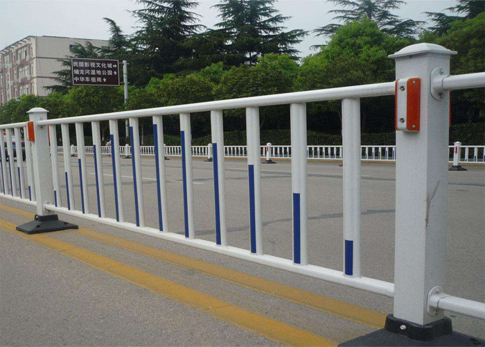 道路交通隔離護(hù)欄